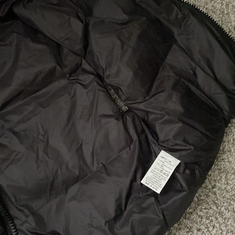 Black Mini Puffer - Picture 4 of 6